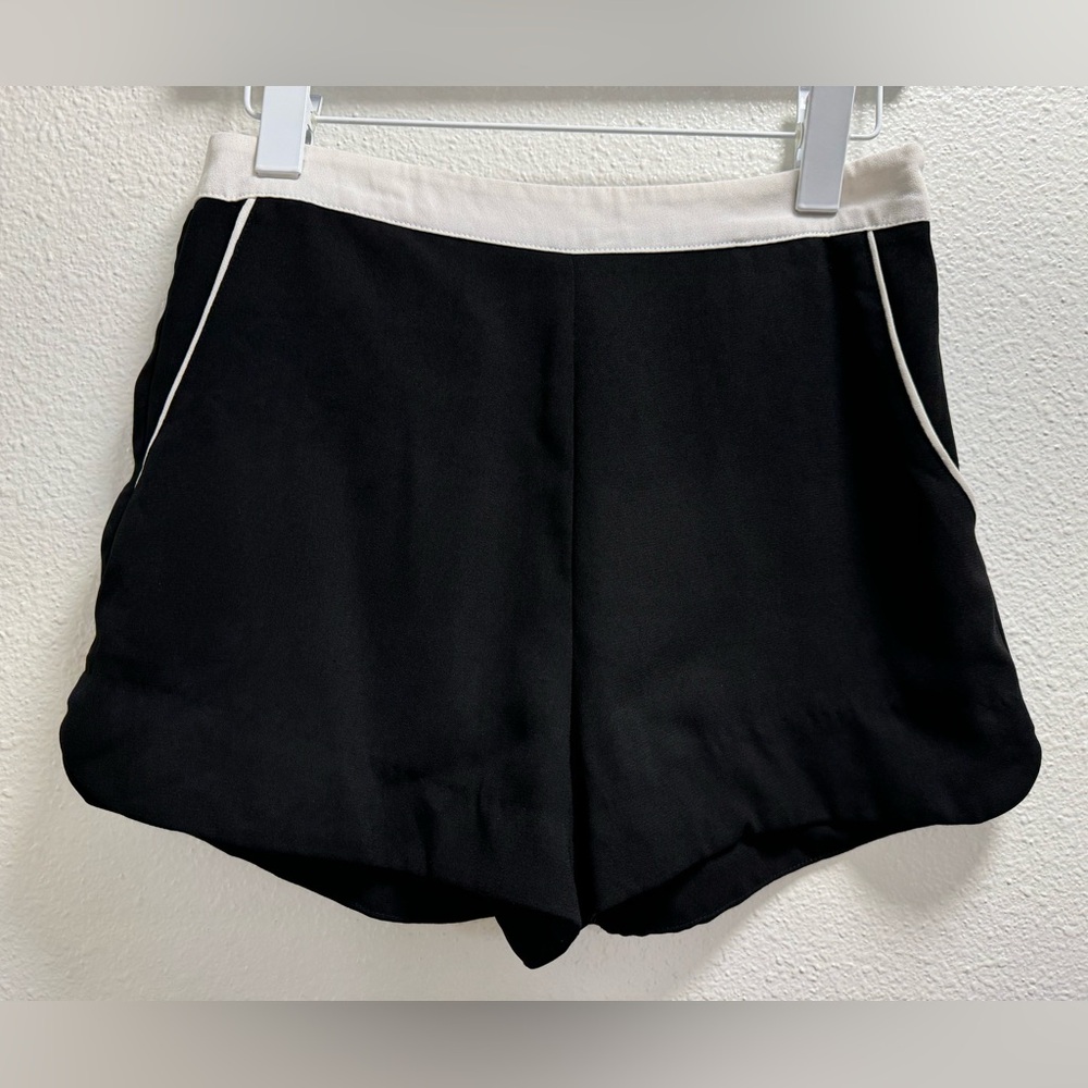 Lush Casual Mini Shorts Side Zipper Lightweight Colorblock Black Medium
